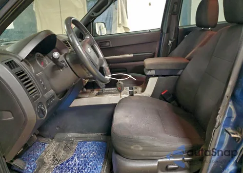 2010 Ford Escape Xlt z USA, uszkodzony, nr VIN 1FMCU0D77AKD25898